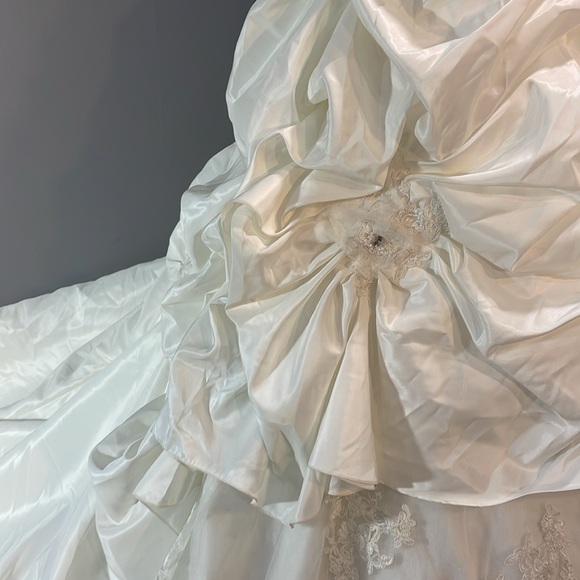 Allure Bridals size 10 ivory wedding lace taffeta gown - Picture 8 of 17